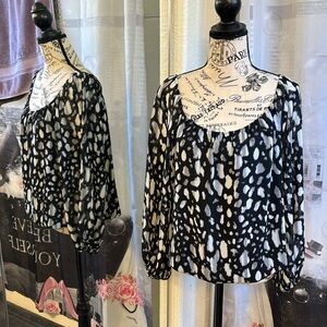 EUC Vince Camuto Black and White Blouse
